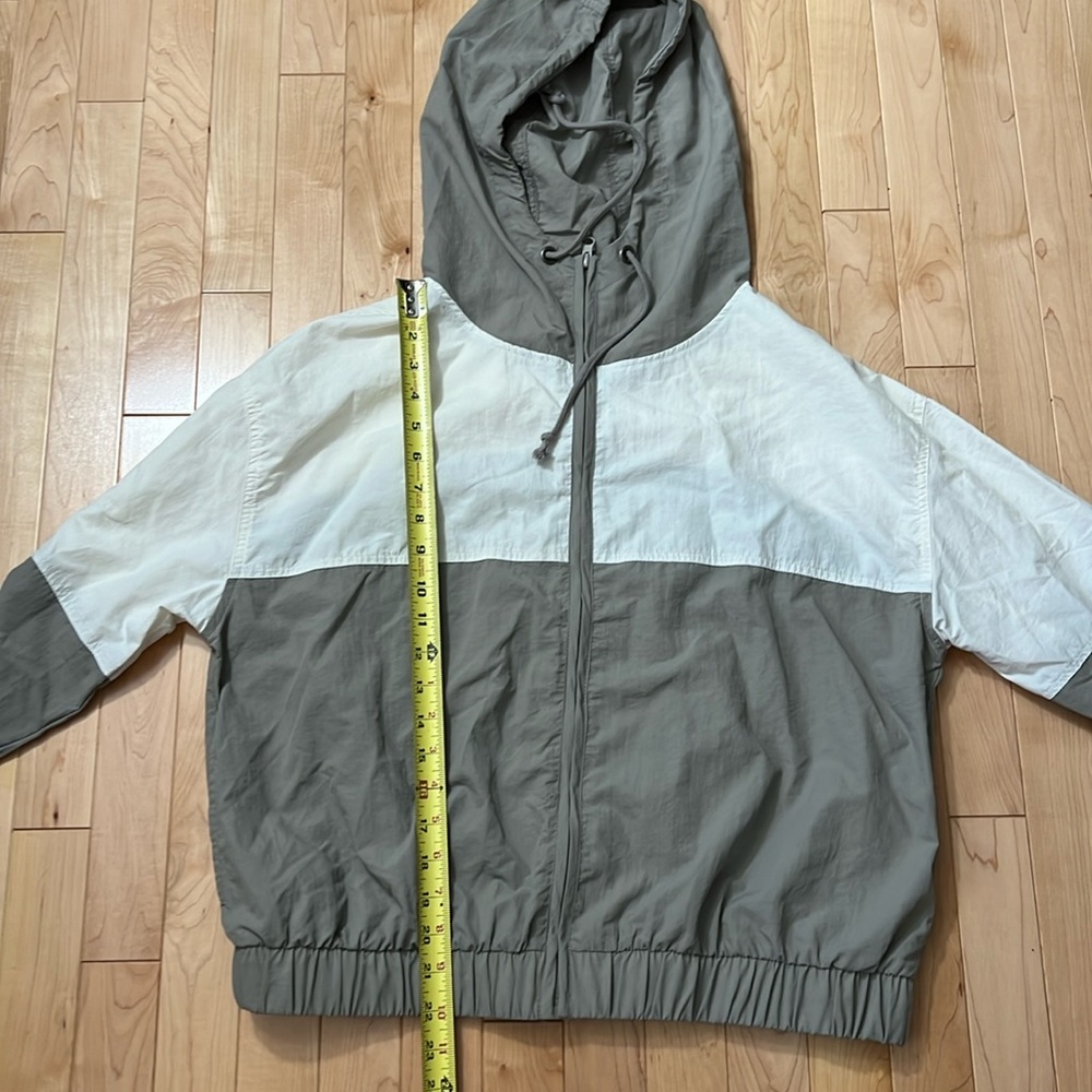 Lightweight windbreaker style jacket